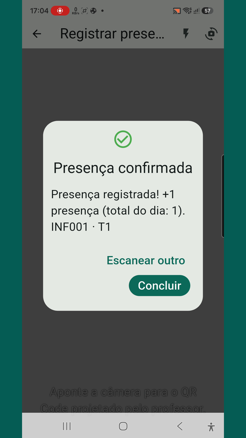 Tela do app do aluno: caixa de diálogo 'Presença confirmada' com a mensagem
                    'Presença registrada! +1 presença (total do dia: 1)', sobre a câmera de leitura do QR code.